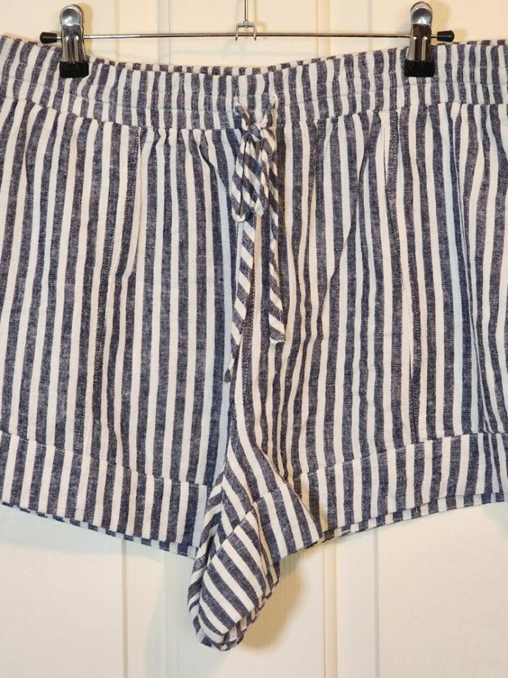 Women's Universal Thread Shorts